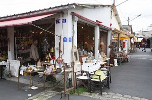 MARCHE AUX PUCES, MARCHE VERNAISON, SAINT-OUEN, SEINE-SAINT-DENIS, FRANCE 