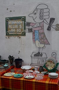 MARCHE AUX PUCES, MARCHE VERNAISON, SAINT-OUEN, SEINE-SAINT-DENIS, FRANCE 