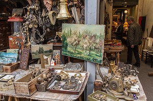 MARCHE AUX PUCES, MARCHE VERNAISON, SAINT-OUEN, SEINE-SAINT-DENIS, FRANCE 