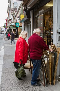 MARCHE AUX PUCES, MARCHE VERNAISON, SAINT-OUEN, SEINE-SAINT-DENIS, FRANCE 