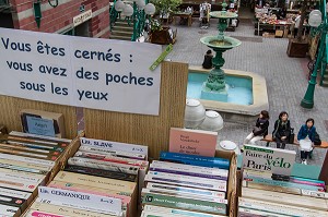 MARCHE AUX PUCES, MARCHE DAUPHINE, SAINT-OUEN, SEINE-SAINT-DENIS, FRANCE 