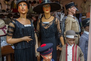 MARCHE AUX PUCES, MARCHE DAUPHINE, SAINT-OUEN, SEINE-SAINT-DENIS, FRANCE 