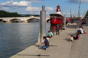 BATOFAR, BERGE DE LA SEINE, PORT DE LA GARE, 13EME ARRONDISSEMENT, PARIS, FRANCE 
