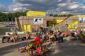 PETIT BAIN, SALLE DE CONCERT MAIS AUSSI RESTAURANT, ENTREPRISE D’INSERTION, COOPERATIVE, CLUB, PORT DE LA GARE, 13EME ARRONDISSEMENT, PARIS, FRANCE 