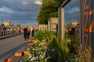 JARDIN INTIME, RESERVER UN ZZZ POUR SE DETENDRE, UN JARDIN AU BORD DE LA SEINE DANS LE CADRE DE BERGES DE SEINE, PARIS, FRANCE 