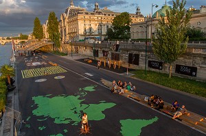 MAPPEMONDE SUR LES BERGES DE SEINE AMENAGEMENT URBAIN SUR LA RIVE DROITE ET RIVE GAUCHE POUR CREER DES ESPACES D’ACTIVITES ET DE LOISIRS, MUSEE D’ORSAY, 7 EME ARRONDISSEMENT, PARIS, FRANCE 