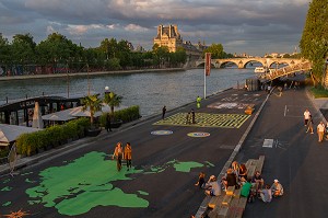 MAPPEMONDE SUR LES BERGES DE SEINE, AMENAGEMENT URBAIN SUR LA RIVE DROITE ET RIVE GAUCHE POUR CREER DES ESPACES D’ACTIVITES ET DE LOISIRS, 7 EME ARRONDISSEMENT, PARIS, FRANCE 