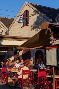 TERRASSE DE CAFE COUR SAINT EMILION, CHEZ BRUNO, BERCY VILLAGE, 12EME ARRONDISSEMENT, PARIS (75), ILE-DE-FRANCE, FRANCE 