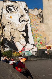 ESPLANADE DEVANT FONTAINE STRAVINSKY, OEUVRE CONJOINTE DE JEAN TINGUELY ET NIKI DE SAINT PHALLE, (1983), 4EME ARRONDISSEMENT, PARIS (75), ILE-DE-FRANCE, FRANCE 