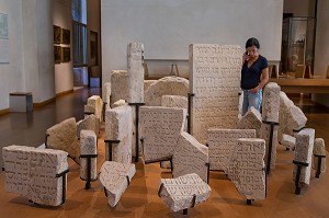 STELE FUNERAIRES, MUSEE D'ART ET D'HISTOIRE DU JUDAISME INSTALLE DANS L'HOTEL DE SAINT-AIGNAN, 3EME ARRONDISSEMENT, PARIS (75), ILE-DE-FRANCE, FRANCE 