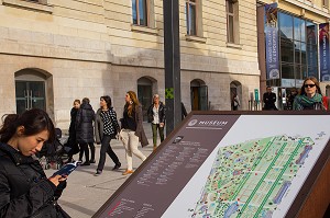 ENTREE DE LA GRANDE GALERIE DE L'EVOLUTION, JARDIN DES PLANTES, RUE CUVIER, 5 EME ARRONDISSEMENT, PARIS (75), ILE-DE-FRANCE, FRANCE 