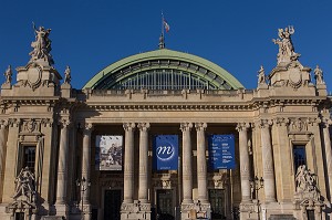 LE GRAND PALAIS EST UN MONUMENT DEDIE A LA CULTURE, IL FUT EDIFIE A LA FIN DU 19 EME SIECLE POUR L'EXPOSITION UNIVERSELLE DE 1900, IL ABRITE AUJOURD'HUI DE NOMBREUX SALONS ET EXPOSITIONS PRESTIGIEUSES, 8 EME ARRONDISSEMENT, PARIS (75), ILE-DE-FRANCE, FRANCE 