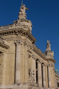 LE GRAND PALAIS EST UN MONUMENT DEDIE A LA CULTURE, IL FUT EDIFIE A LA FIN DU 19 EME SIECLE POUR L'EXPOSITION UNIVERSELLE DE 1900, IL ABRITE AUJOURD'HUI DE NOMBREUX SALONS ET EXPOSITIONS PRESTIGIEUSES, 8 EME ARRONDISSEMENT, PARIS (75), ILE-DE-FRANCE, FRANCE 