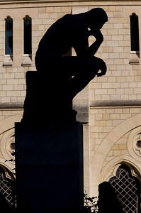 CONTREJOUR DU PENSEUR DE RODIN PAR AUGUSTE RODIN, MUSEE RODIN, 7 EME ARRONDISSEMENT, PARIS (75), ILE-DE-FRANCE, FRANCE 