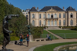 JARDINS DU MUSEE, CREE EN 1916 A L'INITIATIVE D'AUGUSTE RODIN, LE MUSEE RODIN EST SITUE A L'HOTEL BIRON, HOTEL PARTICULIER DU 18 EME SIECLE, 7 EME ARRONDISSEMENT, PARIS (75), ILE-DE-FRANCE, FRANCE 