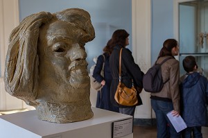 TETE DE BALZAC SCULPTEE PAR AUGUSTE RODIN, INTERIEUR DU MUSEE RODIN, CREE EN 1916 A L'INITIATIVE D'AUGUSTE RODIN, LE MUSEE EST SITUE A L'HOTEL BIRON, HOTEL PARTICULIER DU 18 EME SIECLE, 7 EME ARRONDISSEMENT, PARIS (75), ILE-DE-FRANCE, FRANCE 