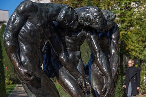 LES TROIS OMBRES D'AUGUSTE RODIN DANS LES JARDINS DU MUSEE RODIN, CREE EN 1916 A L'INITIATIVE D'AUGUSTE RODIN, LE MUSEE EST SITUE A L'HOTEL BIRON, HOTEL PARTICULIER DU 18 EME SIECLE, 7 EME ARRONDISSEMENT, PARIS (75), ILE-DE-FRANCE, FRANCE 