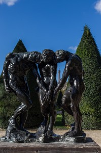 LES TROIS OMBRES D'AUGUSTE RODIN DANS LES JARDINS DU MUSEE RODIN, CREE EN 1916 A L'INITIATIVE D'AUGUSTE RODIN, LE MUSEE EST SITUE A L'HOTEL BIRON, HOTEL PARTICULIER DU 18 EME SIECLE, 7 EME ARRONDISSEMENT, PARIS (75), ILE-DE-FRANCE, FRANCE 