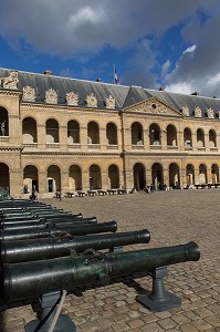 HOTEL NATIONAL DES INVALIDES, FONDE PAR LOUIS XIV EN 1670 POUR ACCUEILLIR LES SOLDATS INVALIDES, PARIS (75), ILE-DE-FRANCE, FRANCE 