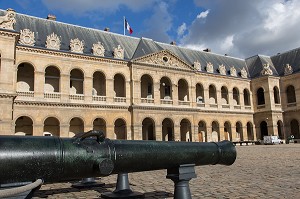 HOTEL NATIONAL DES INVALIDES, FONDE PAR LOUIS XIV EN 1670 POUR ACCUEILLIR LES SOLDATS INVALIDES, PARIS (75), ILE-DE-FRANCE, FRANCE 