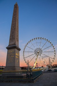 PLACE DE LA CONCORDE ET LA GRANDE ROUE INSTALLEE DURANT LA PERIODE DES FETES DE NOEL, 8 EME ARRONDISSEMENT, PARIS (75), ILE-DE-FRANCE, FRANCE 