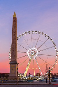 PLACE DE LA CONCORDE ET LA GRANDE ROUE INSTALLEE DURANT LA PERIODE DES FETES DE NOEL, 8 EME ARRONDISSEMENT, PARIS (75), ILE-DE-FRANCE, FRANCE 