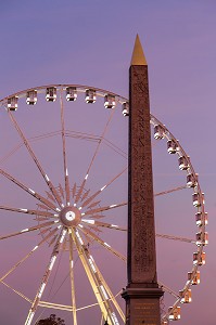 PLACE DE LA CONCORDE ET LA GRANDE ROUE INSTALLEE DURANT LA PERIODE DES FETES DE NOEL, 8 EME ARRONDISSEMENT, PARIS (75), ILE-DE-FRANCE, FRANCE 