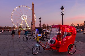 PLACE DE LA CONCORDE ET LA GRANDE ROUE INSTALLEE DURANT LA PERIODE DES FETES DE NOEL, 8 EME ARRONDISSEMENT, PARIS (75), ILE-DE-FRANCE, FRANCE 