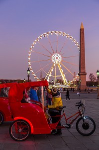 PLACE DE LA CONCORDE ET LA GRANDE ROUE INSTALLEE DURANT LA PERIODE DES FETES DE NOEL, 8 EME ARRONDISSEMENT, PARIS (75), ILE-DE-FRANCE, FRANCE 