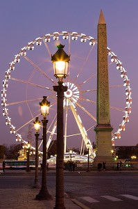 PLACE DE LA CONCORDE ET LA GRANDE ROUE INSTALLEE DURANT LA PERIODE DES FETES DE NOEL, 8 EME ARRONDISSEMENT, PARIS (75), ILE-DE-FRANCE, FRANCE 