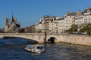 BATOBUS, PONT DE LA TOURNELLE ET NOTRE-DAME-DE-PARIS, PARIS (75), ILE-DE-FRANCE, FRANCE 
