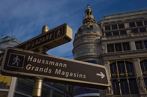 LES GRANDS MAGASINS SUR LES GRANDS BOULEVARDS DONT LE PRINTEMPS-HAUSSMANN FONDE AU 19 EME SIECLE, VENDENT LES PRINCIPALES MARQUES DE MODE, DE LUXE ET DE BEAUTE, 9 EME ARRONDISSEMENT, PARIS (75), ILE-DE-FRANCE, FRANCE 