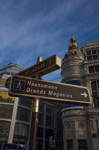 LES GRANDS MAGASINS SUR LES GRANDS BOULEVARDS DONT LE PRINTEMPS-HAUSSMANN FONDE AU 19 EME SIECLE, VENDENT LES PRINCIPALES MARQUES DE MODE, DE LUXE ET DE BEAUTE, 9 EME ARRONDISSEMENT, PARIS (75), ILE-DE-FRANCE, FRANCE 