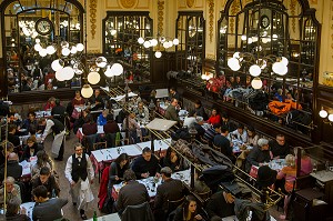 LA BRASSERIE CHARTIER, VIEUX RESTAURANT TRADITIONNEL DATANT DU 19 EME SIECLE QUI PROPOSE UNE CARTE BON MARCHE RUE DU FAUBOURG MONTMARTRE, 9 EME ARRONDISSEMENT, PARIS (75), ILE-DE-FRANCE, FRANCE 