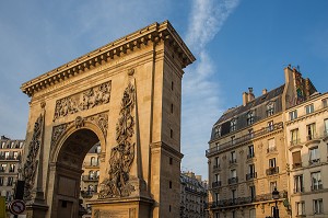 ARC DE TRIOMPHE, PORTE SAINT DENIS SITUE DANS L'AXE DE LA RUE DU FAUBOURG SAINT-DENIS, 10 EME ARRONDISSEMENT, PARIS (75), ILE-DE-FRANCE, FRANCE 
