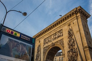 ARC DE TRIOMPHE, PORTE SAINT DENIS SITUE DANS L'AXE DE LA RUE DU FAUBOURG SAINT-DENIS, 10 EME ARRONDISSEMENT, PARIS (75), ILE-DE-FRANCE, FRANCE 