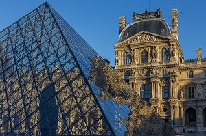 LE MUSEE DU LOUVRE ET SA PYRAMIDE, SITUE AU COEUR DE LA VILLE DANS LE 1ER ARRONDISSEMENT, IL EST L'UN DES PLUS GRANDS MUSEES DU MONDE ET LE PLUS GRAND DE FRANCE, (75) PARIS, ILE-DE-FRANCE, FRANCE 