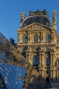 LE MUSEE DU LOUVRE ET SA PYRAMIDE, SITUE AU COEUR DE LA VILLE DANS LE 1ER ARRONDISSEMENT, IL EST L'UN DES PLUS GRANDS MUSEES DU MONDE ET LE PLUS GRAND DE FRANCE, (75) PARIS, ILE-DE-FRANCE, FRANCE 