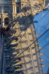 LE MUSEE DU LOUVRE ET SA PYRAMIDE, SITUE AU COEUR DE LA VILLE DANS LE 1ER ARRONDISSEMENT, IL EST L'UN DES PLUS GRANDS MUSEES DU MONDE ET LE PLUS GRAND DE FRANCE, (75) PARIS, ILE-DE-FRANCE, FRANCE 