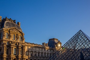 LE MUSEE DU LOUVRE ET SA PYRAMIDE, SITUE AU COEUR DE LA VILLE DANS LE 1ER ARRONDISSEMENT, IL EST L'UN DES PLUS GRANDS MUSEES DU MONDE ET LE PLUS GRAND DE FRANCE, (75) PARIS, ILE-DE-FRANCE, FRANCE 