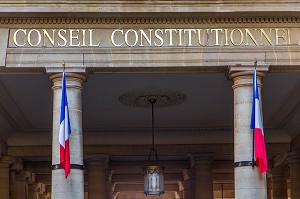 ENTREE DU CONSEIL CONSTITUTIONNEL, SITUE AU PALAIS-ROYAL, RUE DE MONTPENSIER, INSTITUTION PUBLIQUE QUI VEILLE A LA CONFORMITE DES TEXTES DE LOIS ET INTERVIENT DANS LA VIE PARLEMENTAIRE ET PUBLIQUE, 1ER ARRONDISSEMENT, PARIS, FRANCE 