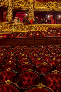 VISITEURS A L'INTERIEUR DE L'OPERA GARNIER, PALAIS GARNIER, 9 EME ARRONDISSEMENT, (75), PARIS, ILE-DE-FRANCE, FRANCE 