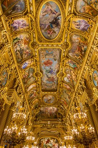 INTERIEUR DE L'OPERA GARNIER, PALAIS GARNIER, GRAND FOYER PEINT PAR BAUDRY, LE PLAFOND REPREND LES THEMES CLASSIQUES DES MYTHES GRECS, EN TRENTE TOILES, SUR 500 METRES CARRES, 9 EME ARRONDISSEMENT, (75), PARIS, ILE-DE-FRANCE, FRANCE 