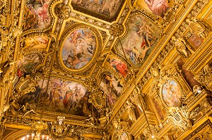 INTERIEUR DE L'OPERA GARNIER, PALAIS GARNIER, GRAND FOYER PEINT PAR BAUDRY, LE PLAFOND REPREND LES THEMES CLASSIQUES DES MYTHES GRECS, EN TRENTE TOILES, SUR 500 METRES CARRES, 9 EME ARRONDISSEMENT, (75), PARIS, ILE-DE-FRANCE, FRANCE 