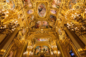 INTERIEUR DE L'OPERA GARNIER, PALAIS GARNIER, GRAND FOYER PEINT PAR BAUDRY, LE PLAFOND REPREND LES THEMES CLASSIQUES DES MYTHES GRECS, EN TRENTE TOILES, SUR 500 METRES CARRES, 9 EME ARRONDISSEMENT, (75), PARIS, ILE-DE-FRANCE, FRANCE 
