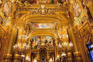 INTERIEUR DE L'OPERA GARNIER, PALAIS GARNIER, GRAND FOYER PEINT PAR BAUDRY, LE PLAFOND REPREND LES THEMES CLASSIQUES DES MYTHES GRECS, EN TRENTE TOILES, SUR 500 METRES CARRES, 9 EME ARRONDISSEMENT, (75), PARIS, ILE-DE-FRANCE, FRANCE 