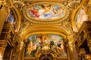 INTERIEUR DE L'OPERA GARNIER, PALAIS GARNIER, GRAND FOYER PEINT PAR BAUDRY, LE PLAFOND REPREND LES THEMES CLASSIQUES DES MYTHES GRECS, EN TRENTE TOILES, SUR 500 METRES CARRES, 9 EME ARRONDISSEMENT, (75), PARIS, ILE-DE-FRANCE, FRANCE 