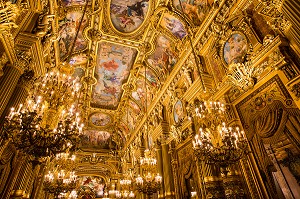 INTERIEUR DE L'OPERA GARNIER, PALAIS GARNIER, GRAND FOYER PEINT PAR BAUDRY, LE PLAFOND REPREND LES THEMES CLASSIQUES DES MYTHES GRECS, EN TRENTE TOILES, SUR 500 METRES CARRES, 9 EME ARRONDISSEMENT, (75), PARIS, ILE-DE-FRANCE, FRANCE 