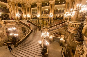 GRAND ESCALIER EN MARBRE, OPERA GARNIER, PALAIS GARNIER, 9 EME ARRONDISSEMENT, (75), PARIS, ILE-DE-FRANCE, FRANCE 