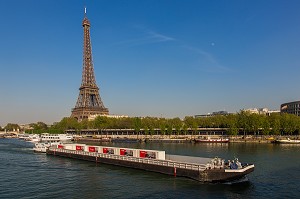 BARGE DE CONTENEURS VERS DES CAMIONS DE LIVRAISON, SOLUTION RETENUE PAR LES MAGASINS FRANPRIX REALISE PAR LE TRANSPORTEUR NORBERT DENTRESSANGLE POUR APPROVISIONNER SES MAGASINS PARISIEN 